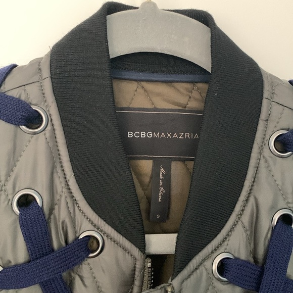 Size small - Picture 3 of 7